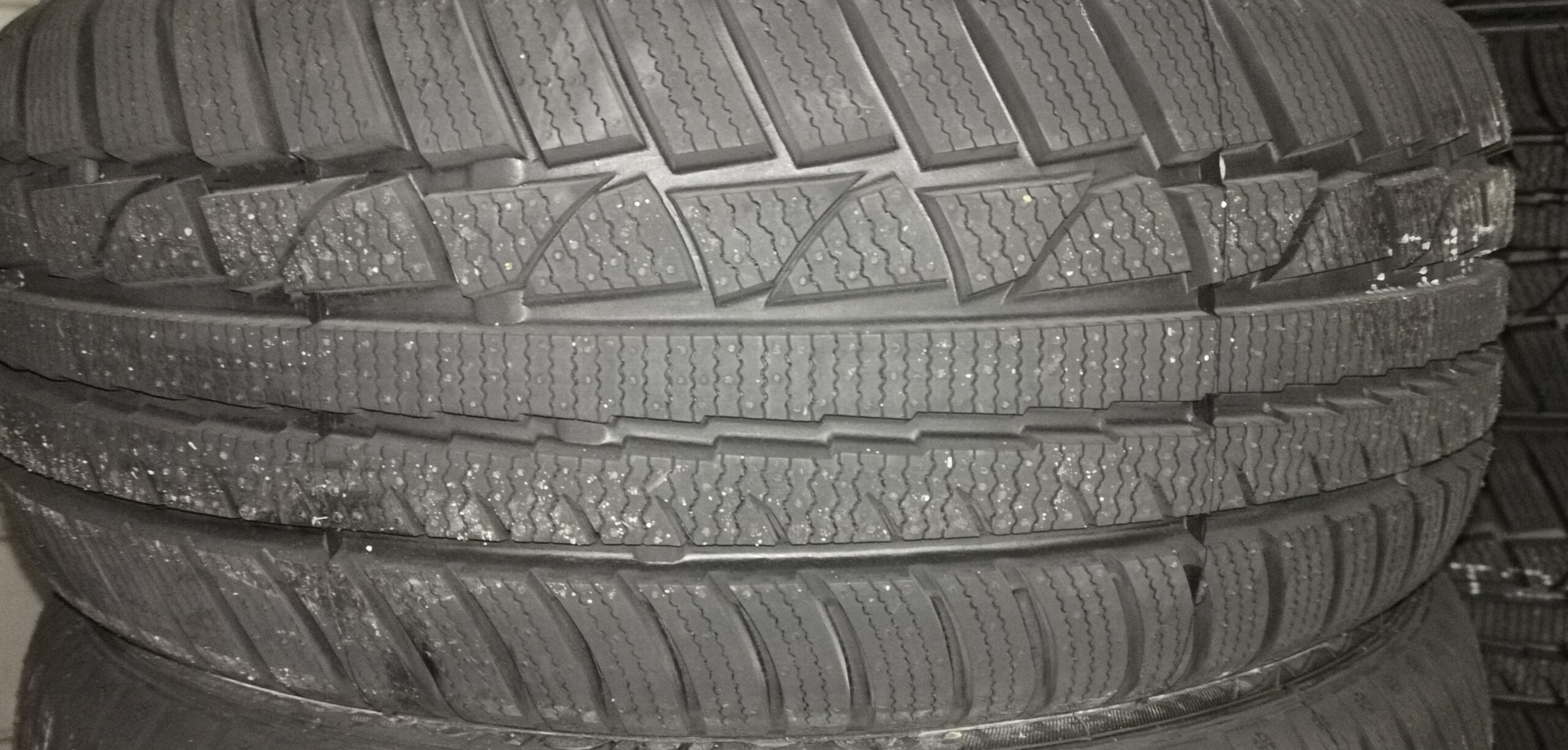 Winter UHP Személygk.abroncs 275/40-R-19 Linglong Green-Max Winter UHP téli 105V XL DOT24-25